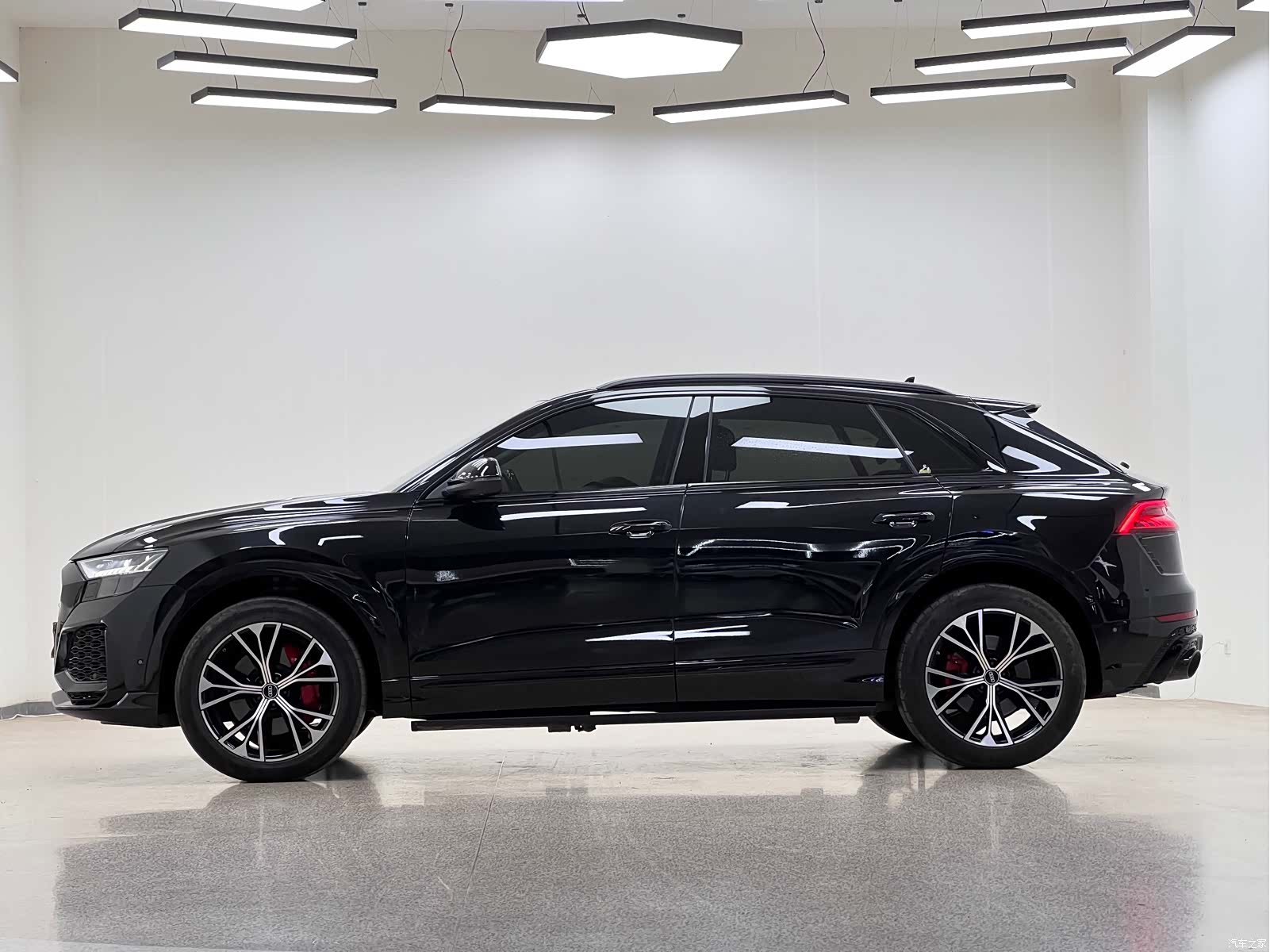Audi Q8, 2022 все фото
