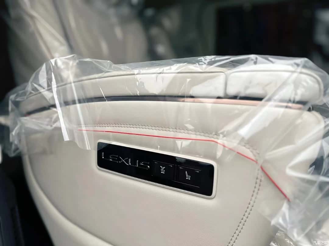 Lexus LM, 2025 7