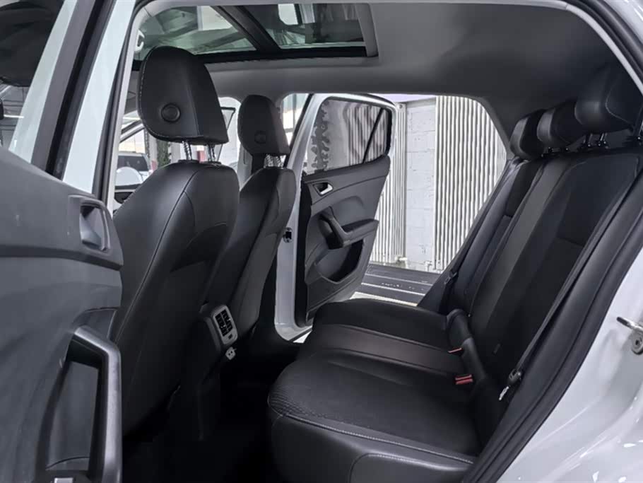 Volkswagen Exploring the shadow