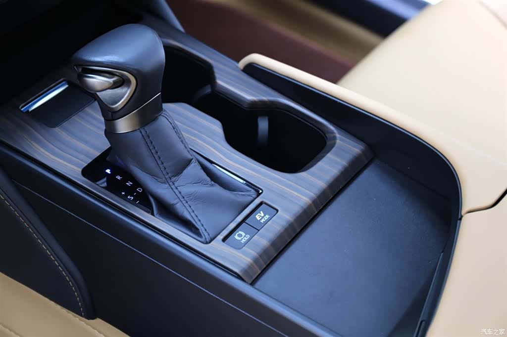 Lexus ES, 2023 12