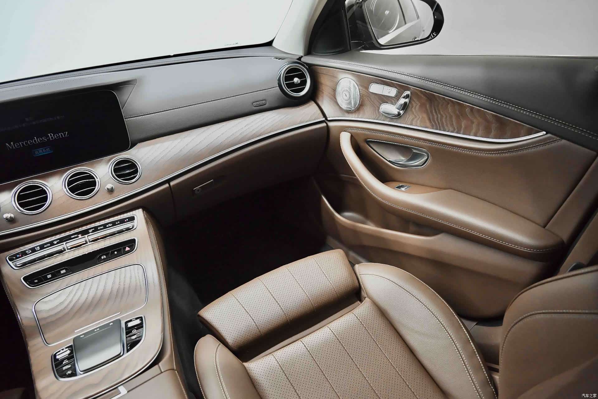 Mercedes-Benz E-Class, 2022 34