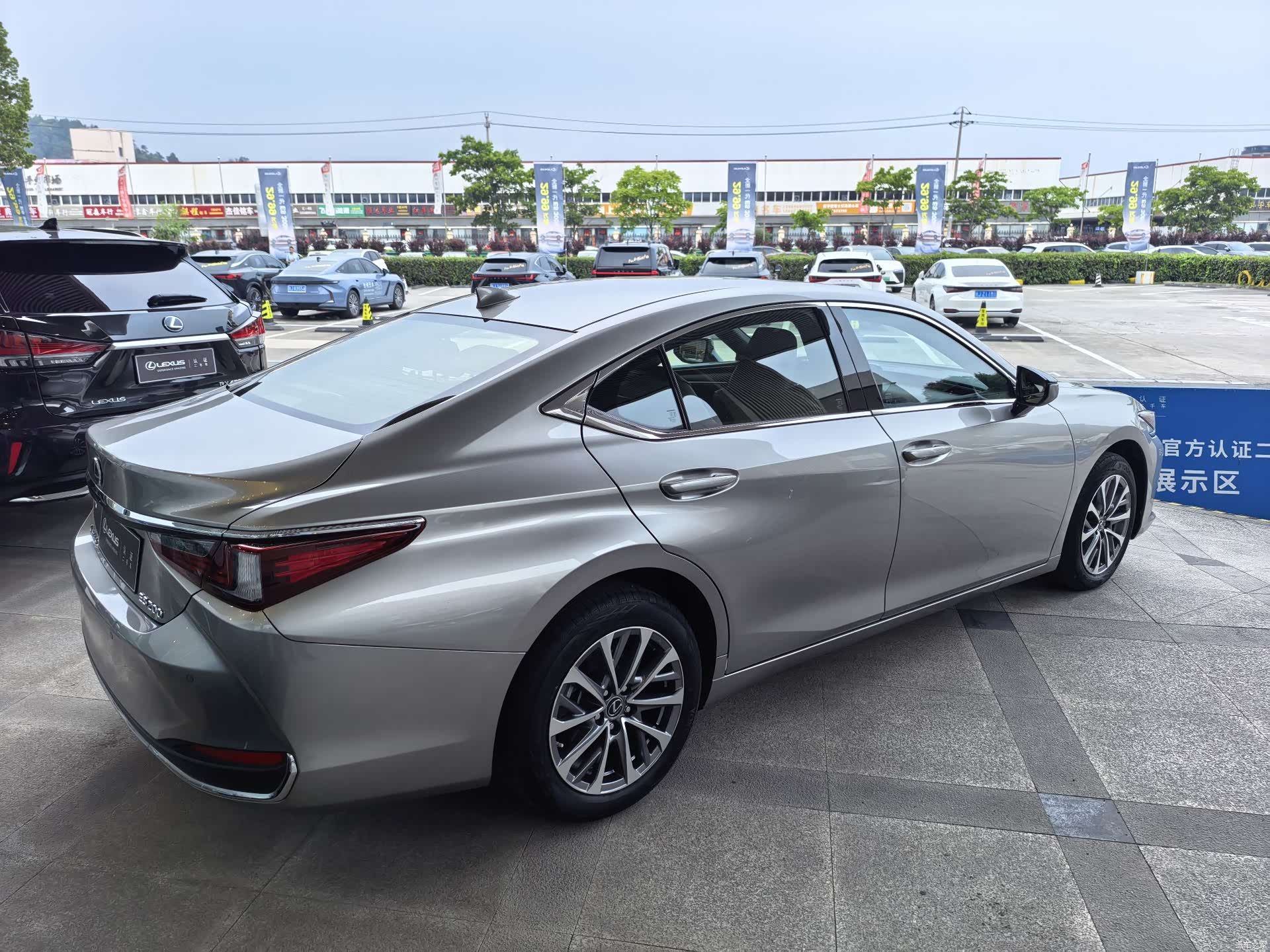 Lexus ES, 2024 3