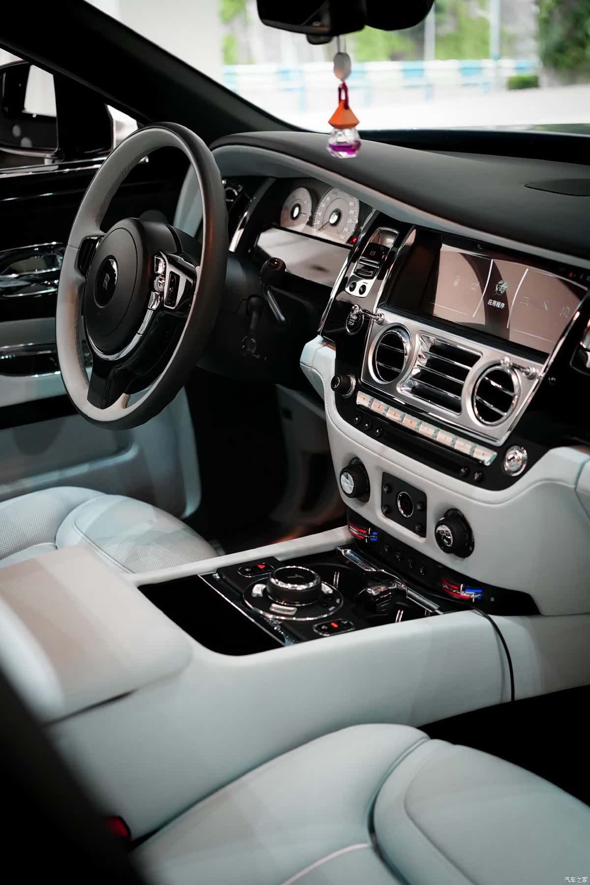 Rolls-Royce Ghost, 2019 9