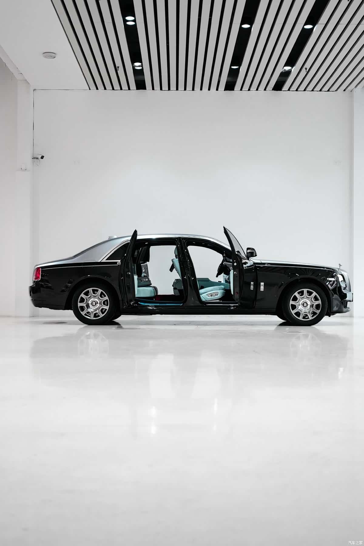 Rolls-Royce Ghost, 2019 все фото