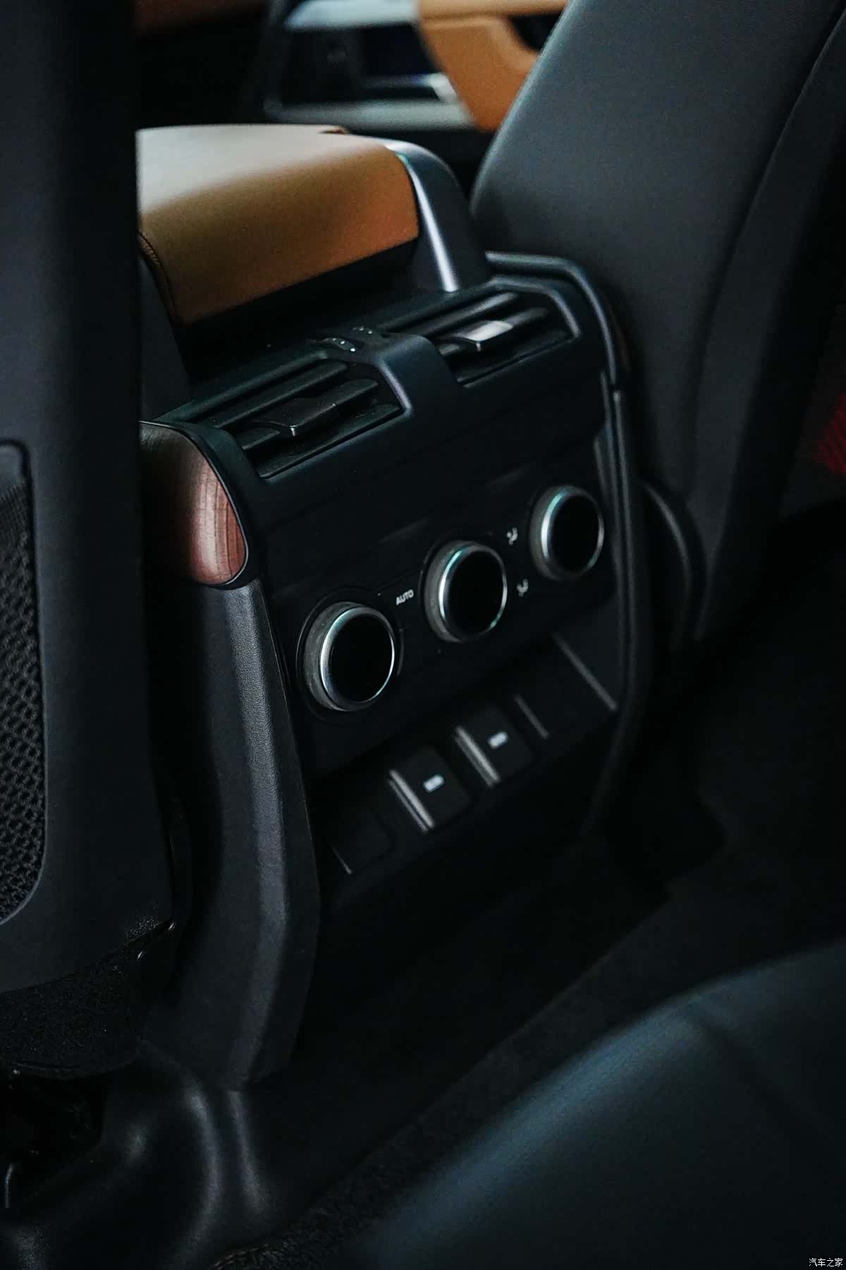 Land Rover Defender, 2024 22