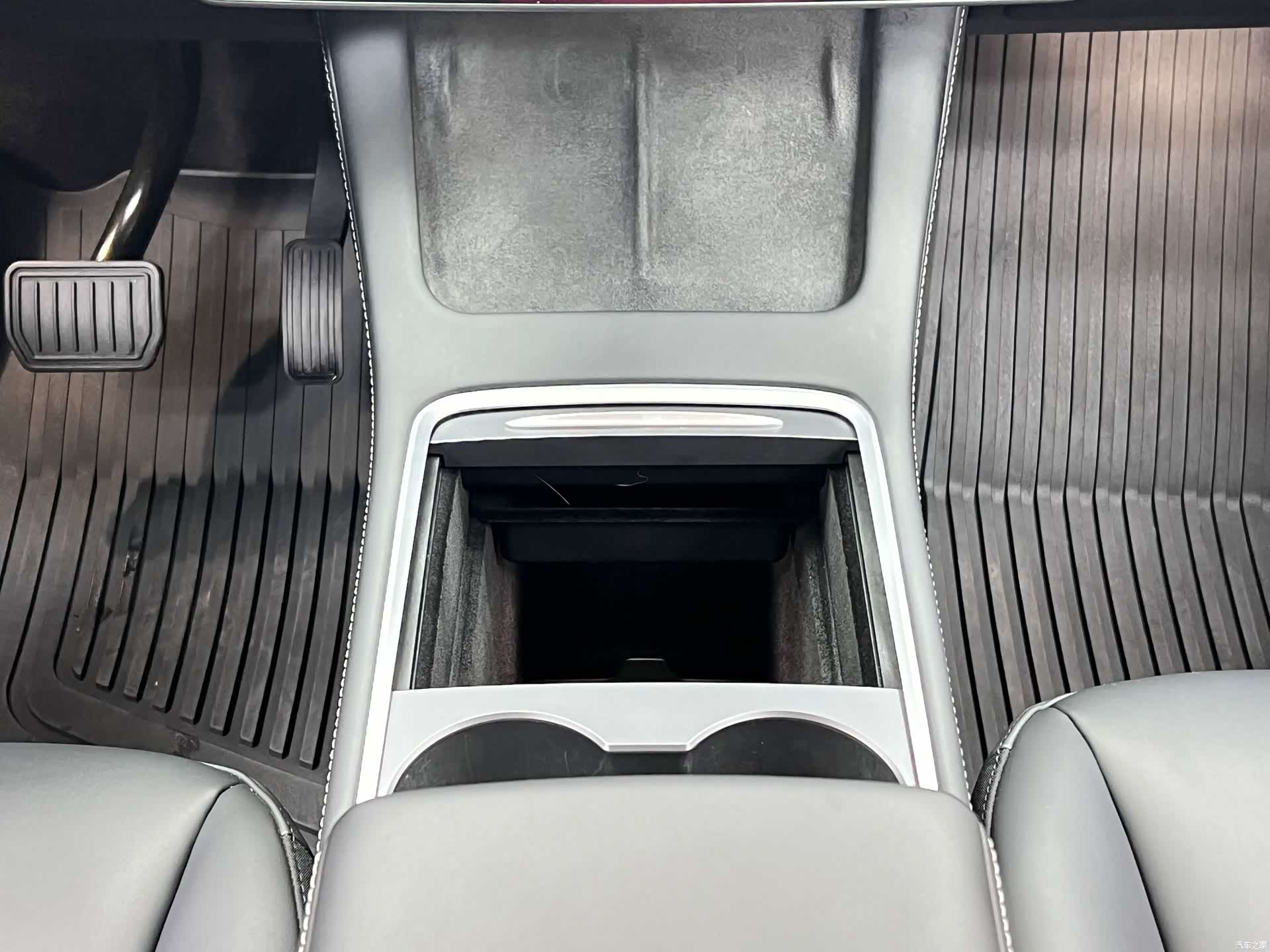 Tesla Model Y, 2022 13