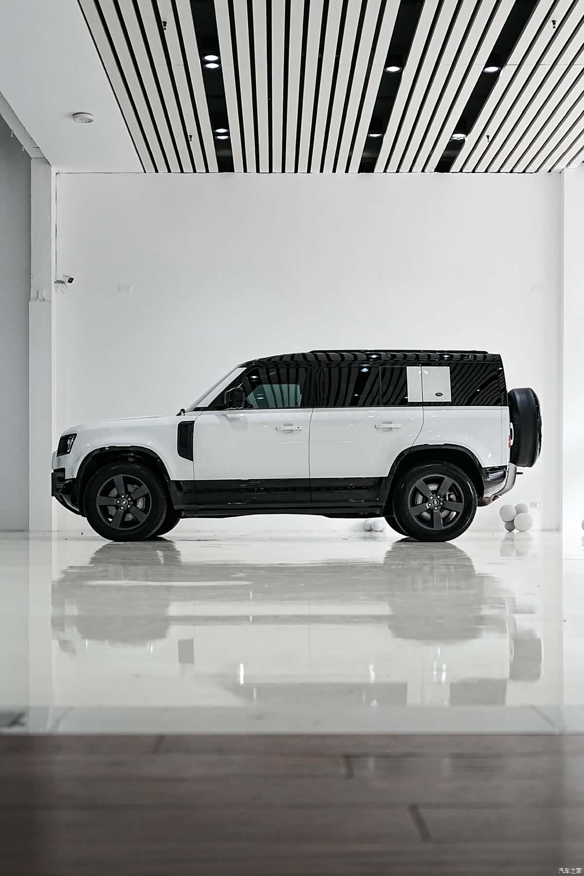 Land Rover Defender, 2024 3