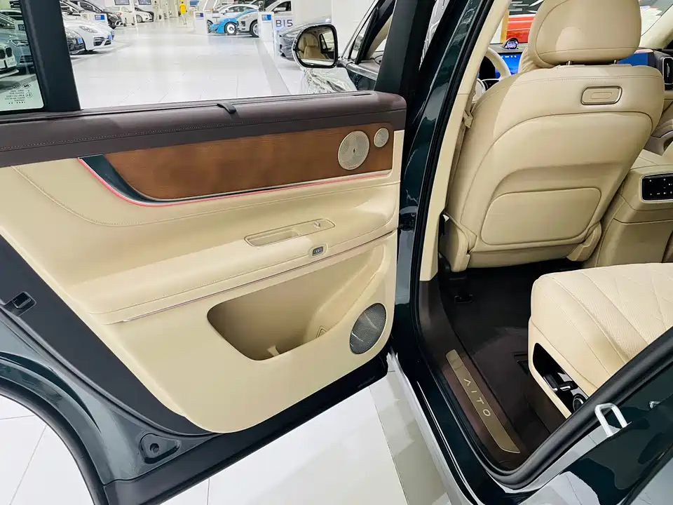 AITO Ask the world M9