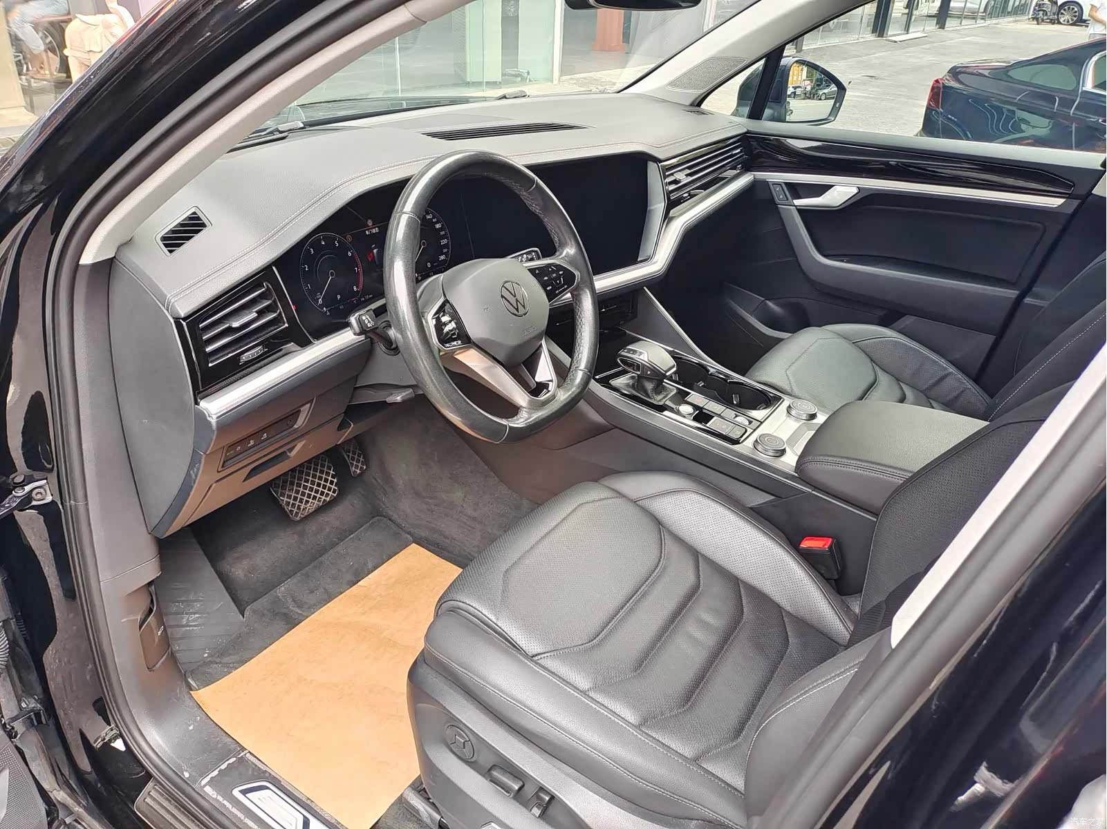 Volkswagen Touareg, 2023 3
