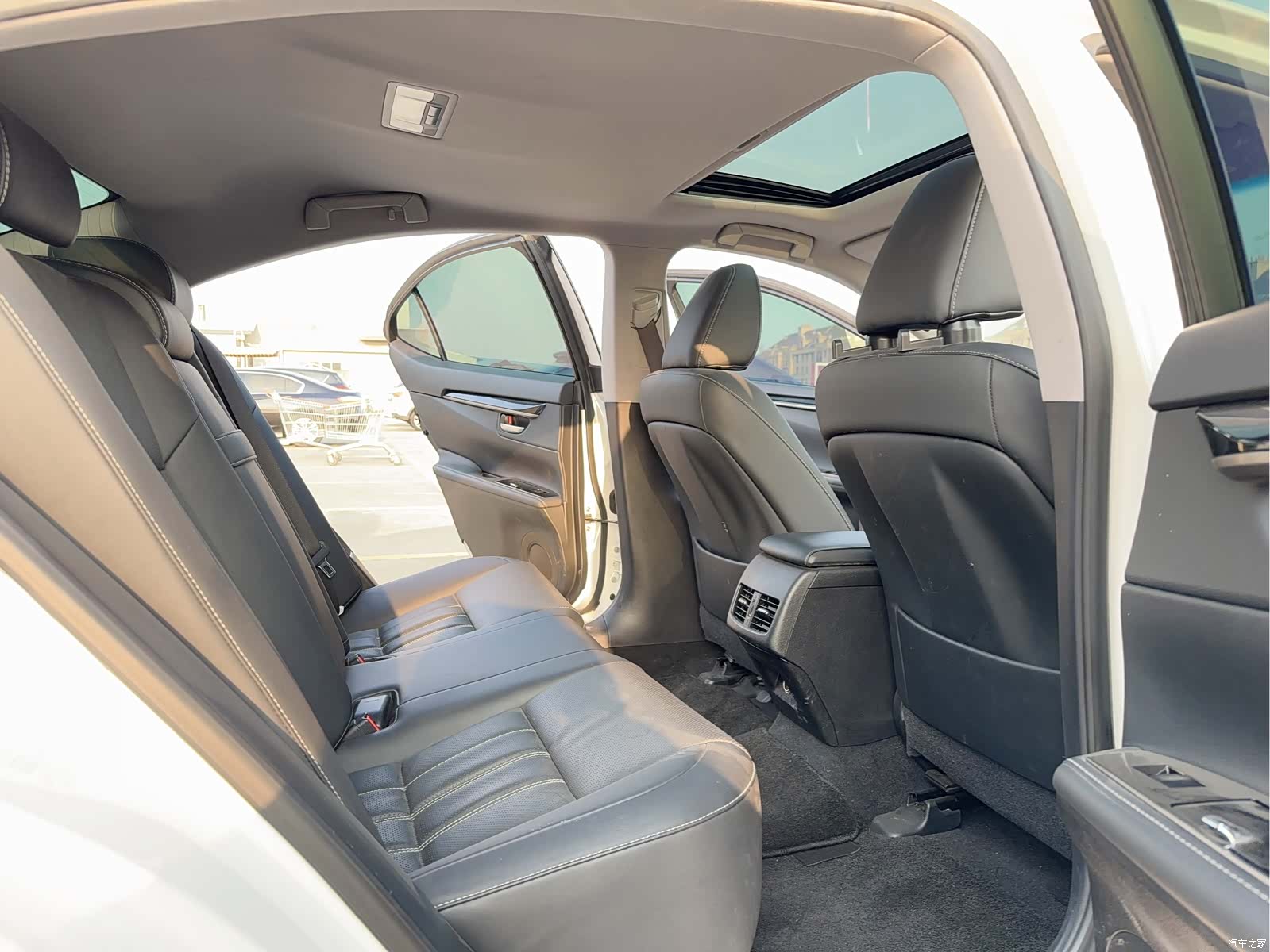 Lexus ES, 2018 13