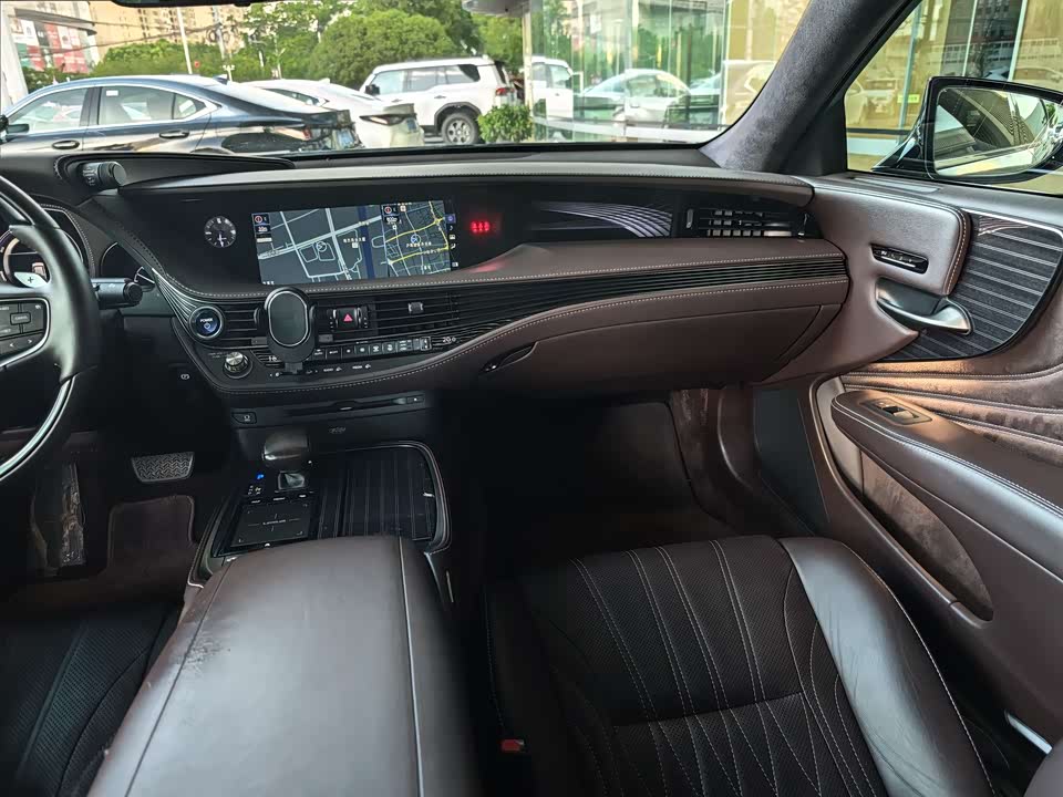 Lexus LS