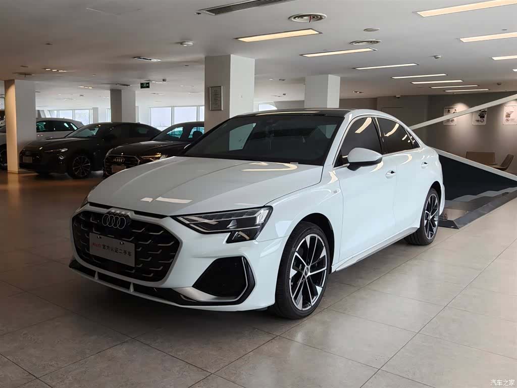 Audi Flying Spur, 2025 1