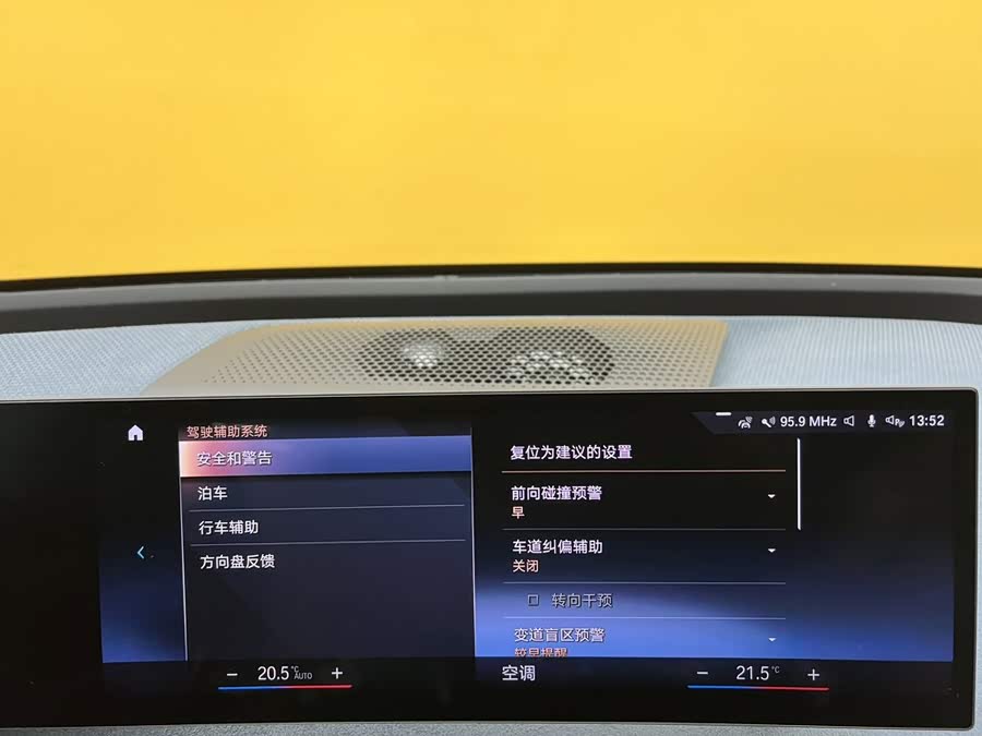 BMW iX M60 2022, фото 36