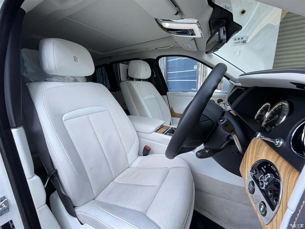 Rolls-Royce Cullinan, 2025 22