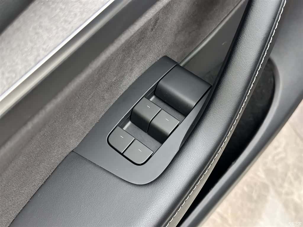 Tesla Model Y, 2023 16