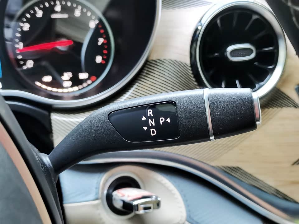 Mercedes-Benz V-class