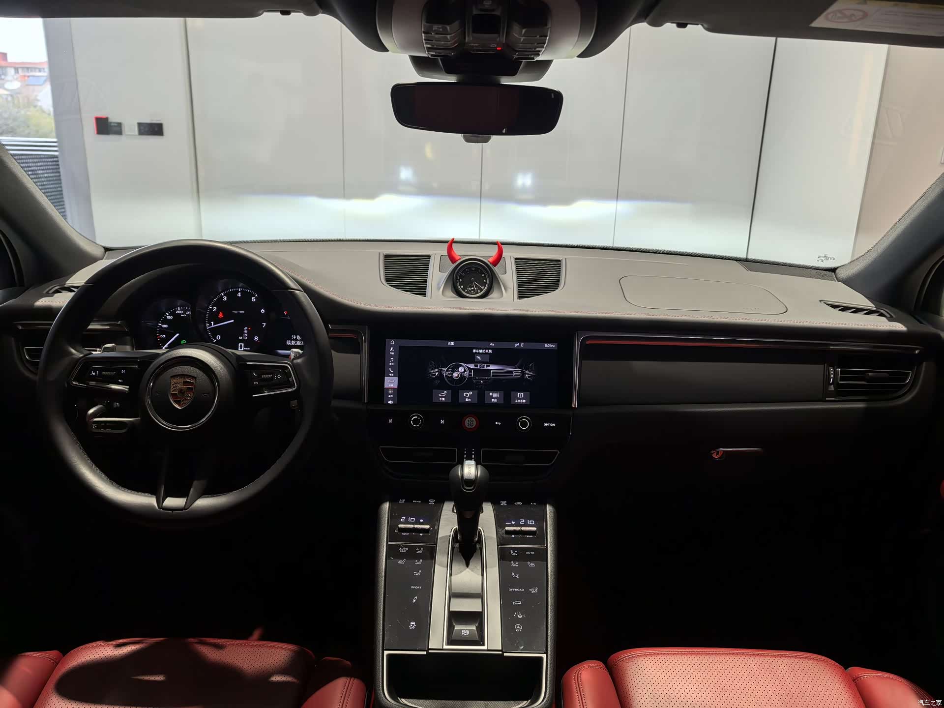 Porsche Macan, 2023 все фото