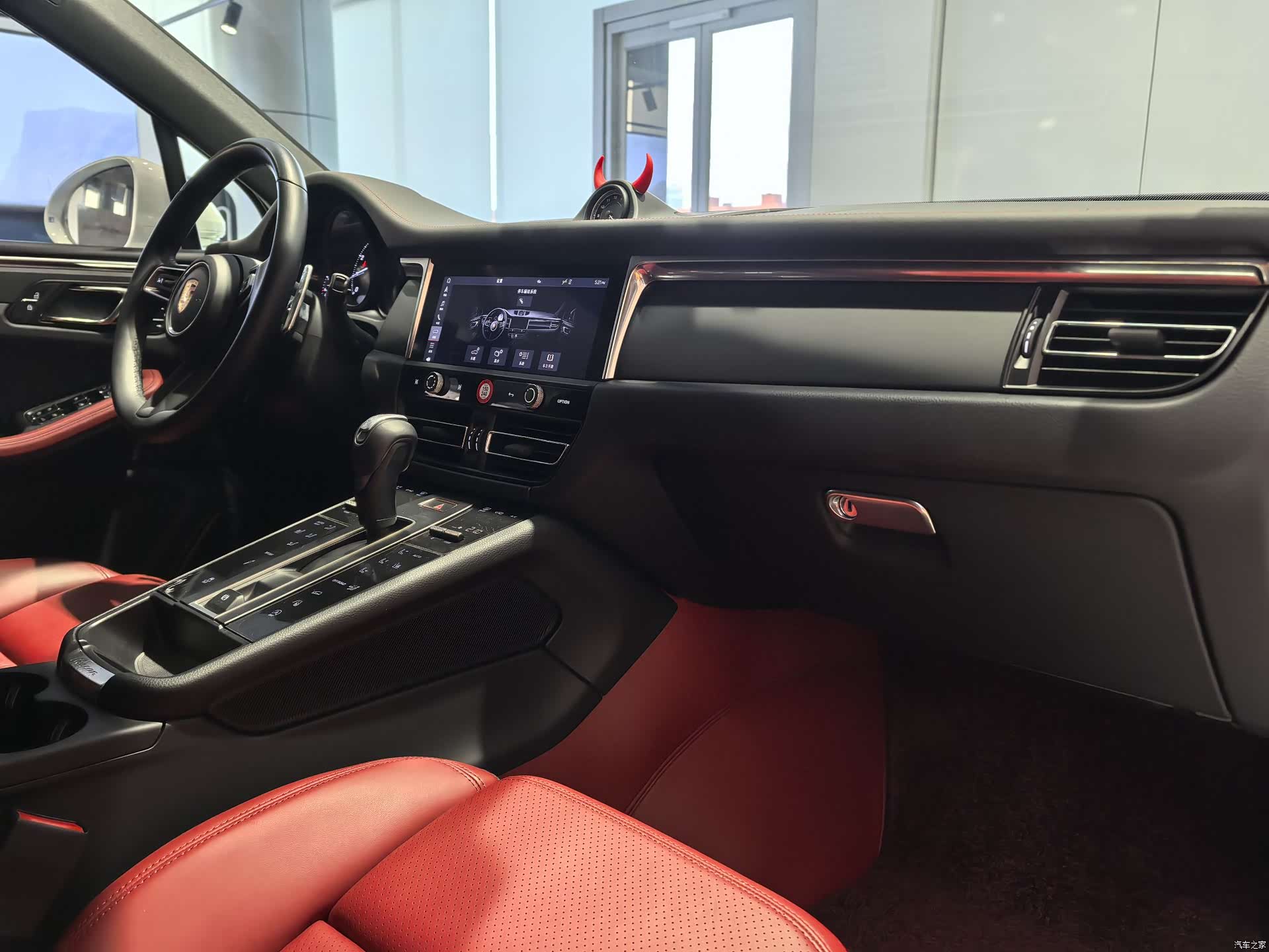Porsche Macan, 2023 3