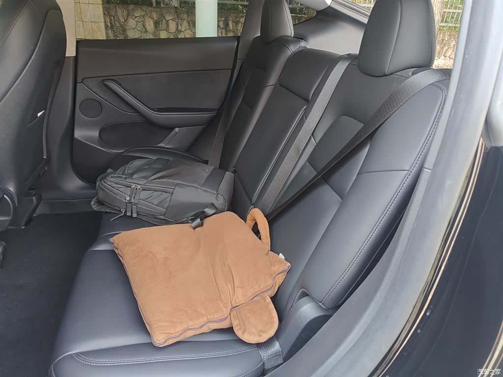 Tesla Model Y, 2023 13