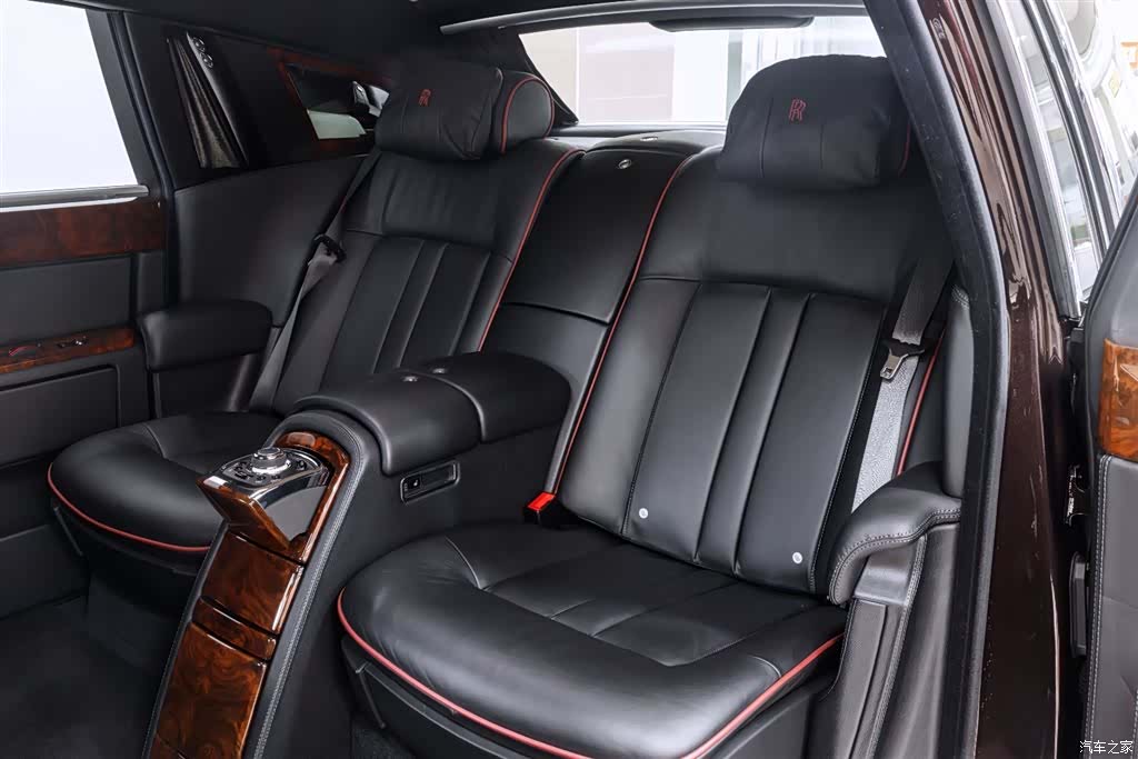 Rolls-Royce Phantom, 2018 12