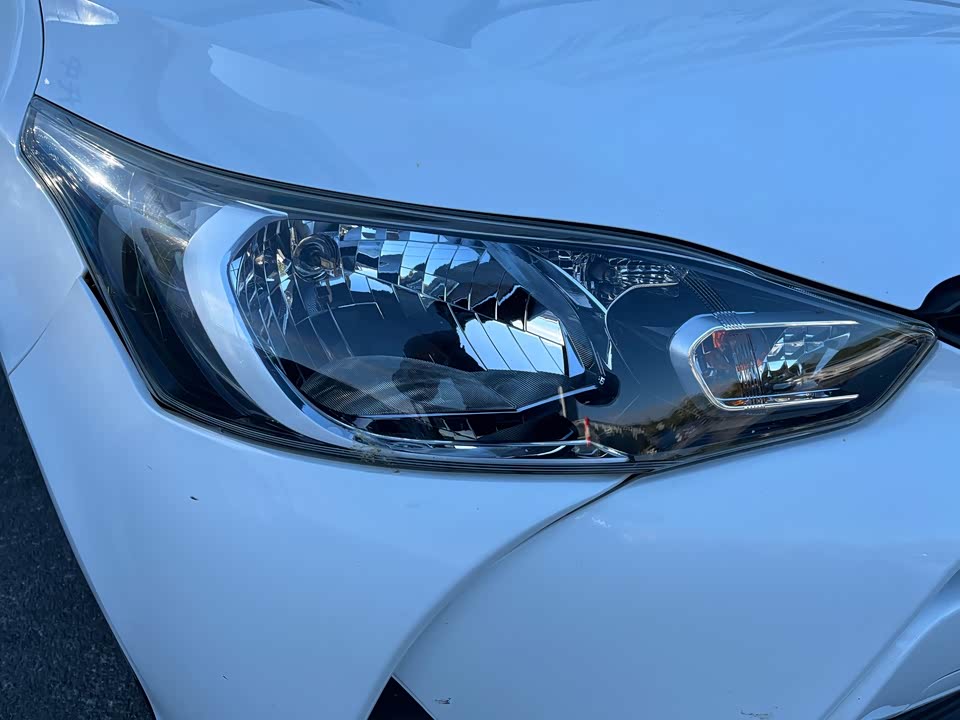 Toyota YARiS L to enjoy