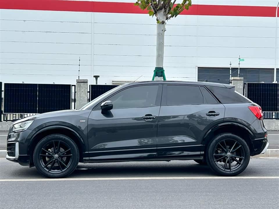 Audi Q2L