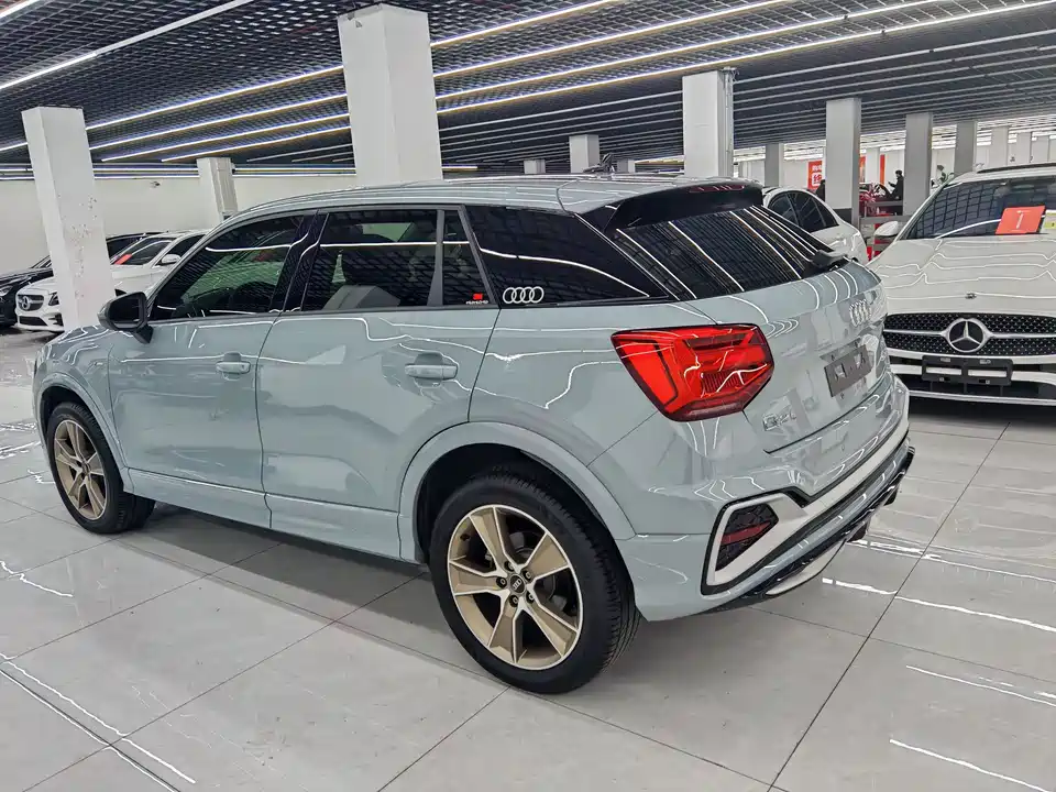 Audi Q2L