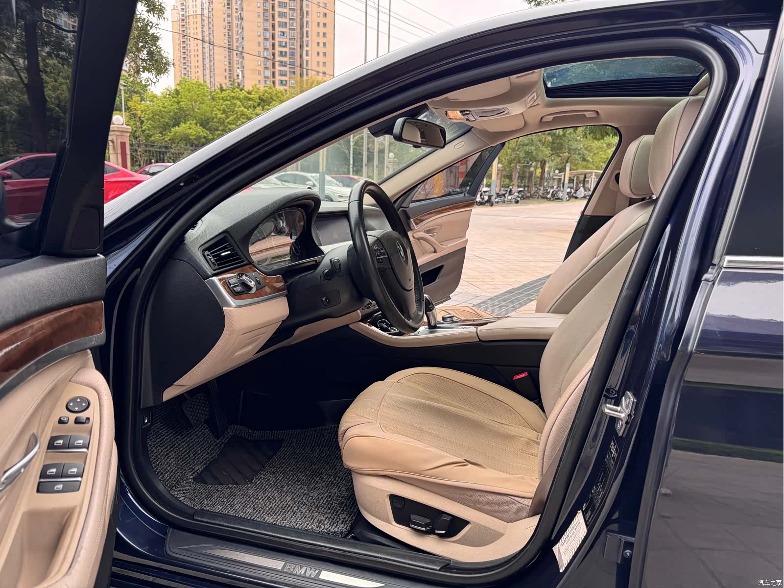 BMW 5 Series, 2011 8