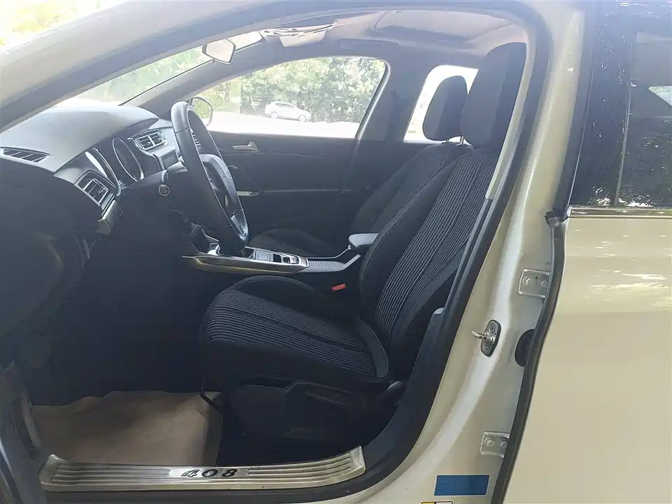 Peugeot 408