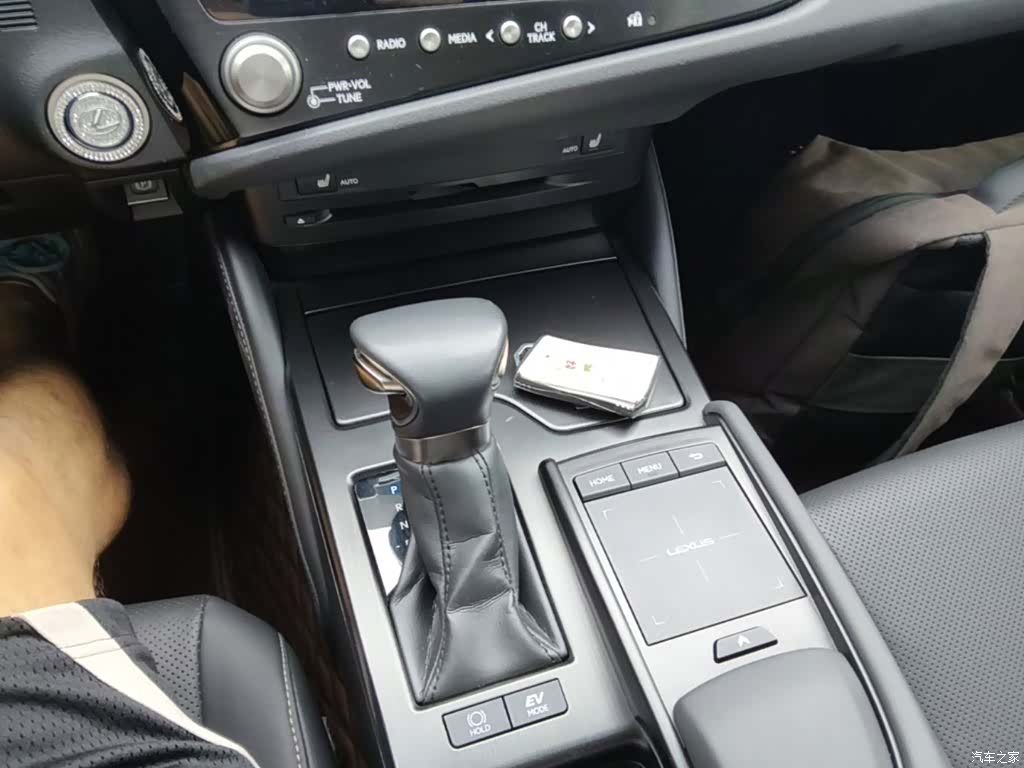 Lexus ES, 2022 14