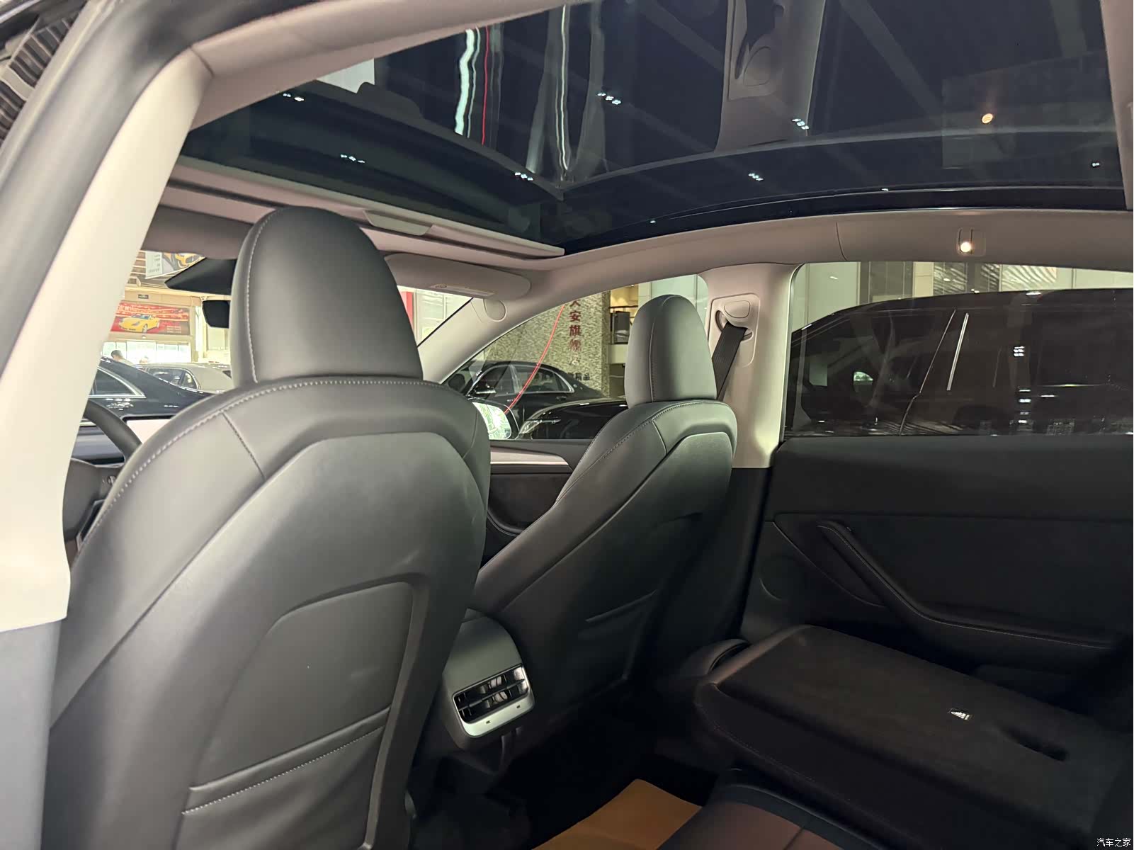 Tesla Model Y, 2024 8