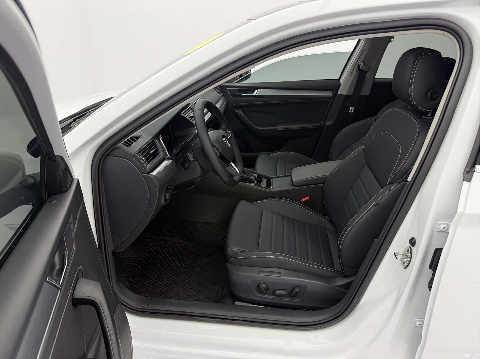 Skoda Superb, 2023 20