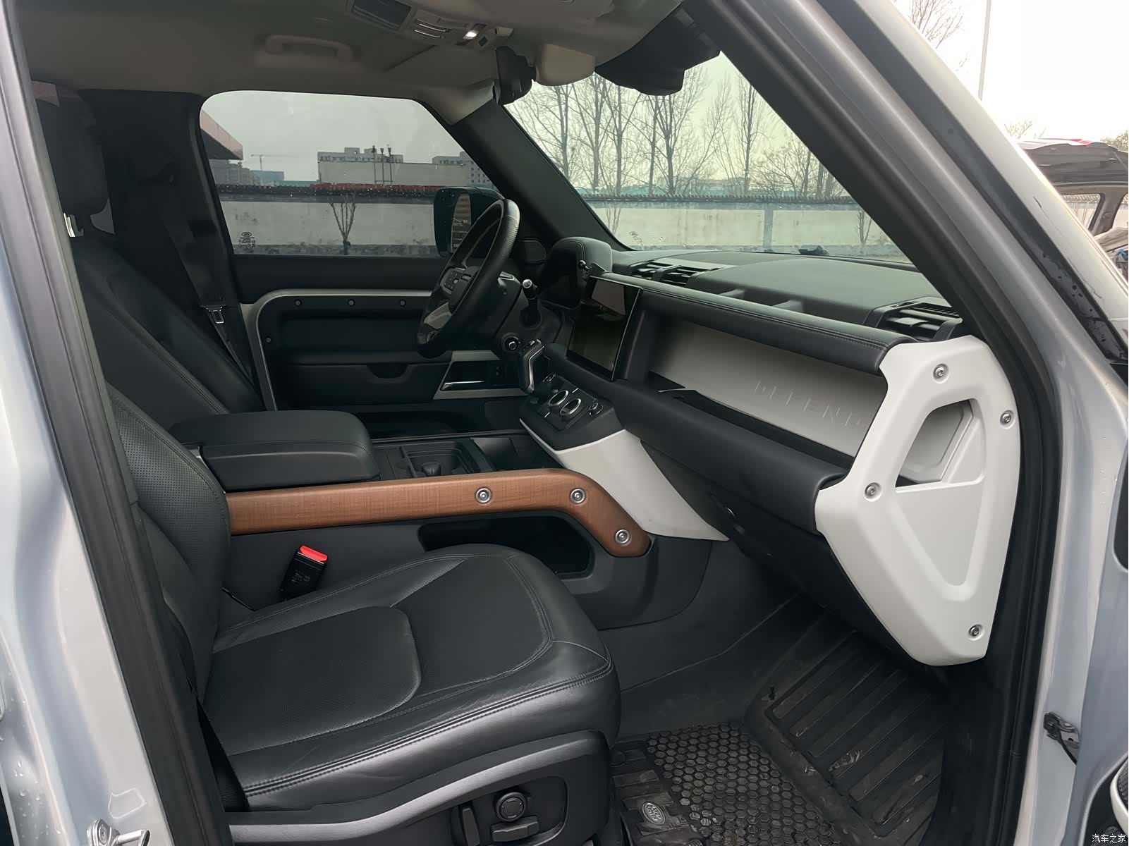 Land Rover Defender, 2023 7
