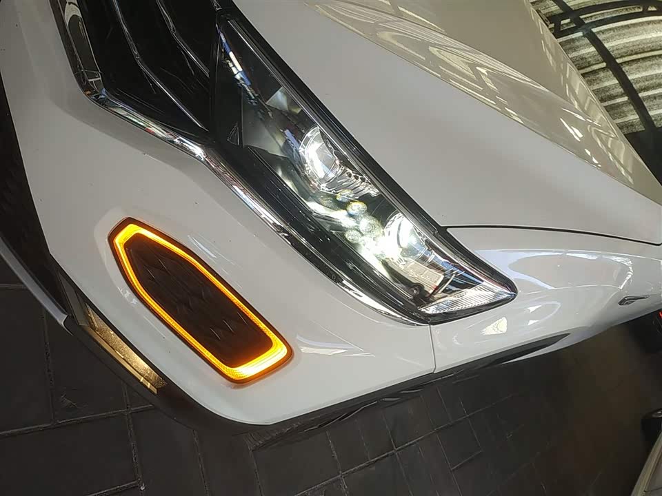 Volkswagen T-ROC exploring Songs