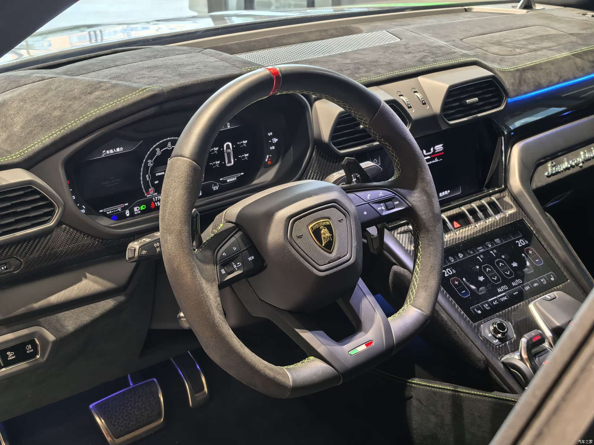 Lamborghini Urus, 2024 все фото