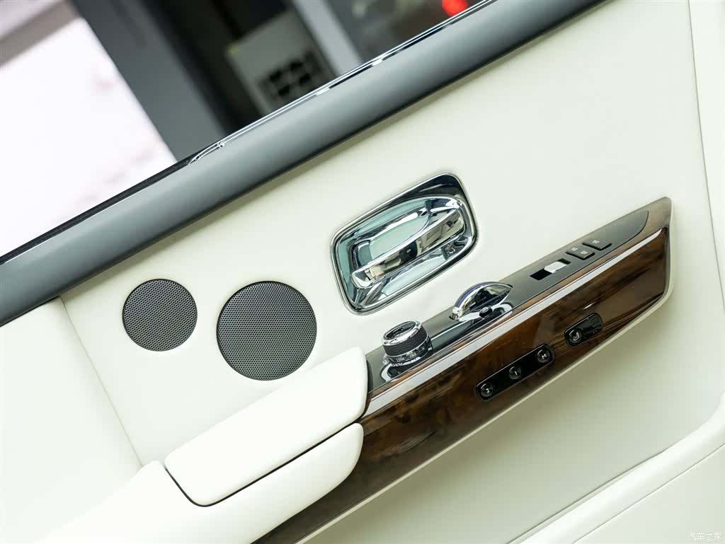 Rolls-Royce Phantom, 2018 24