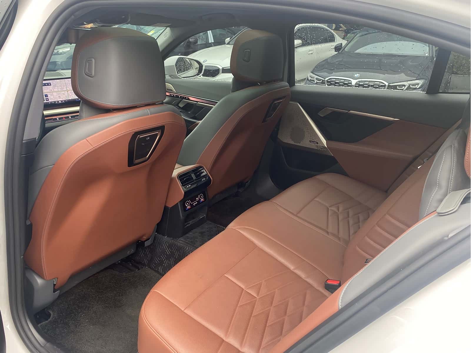BMW i5, 2024 10