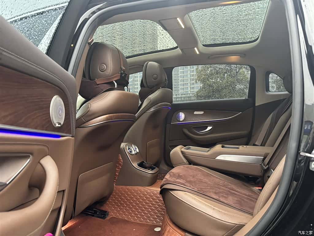 Mercedes-Benz E-Class, 2023 4