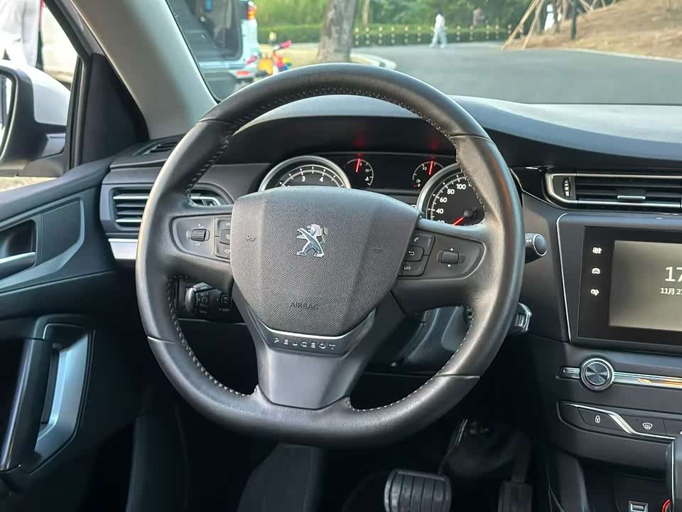 Peugeot 408