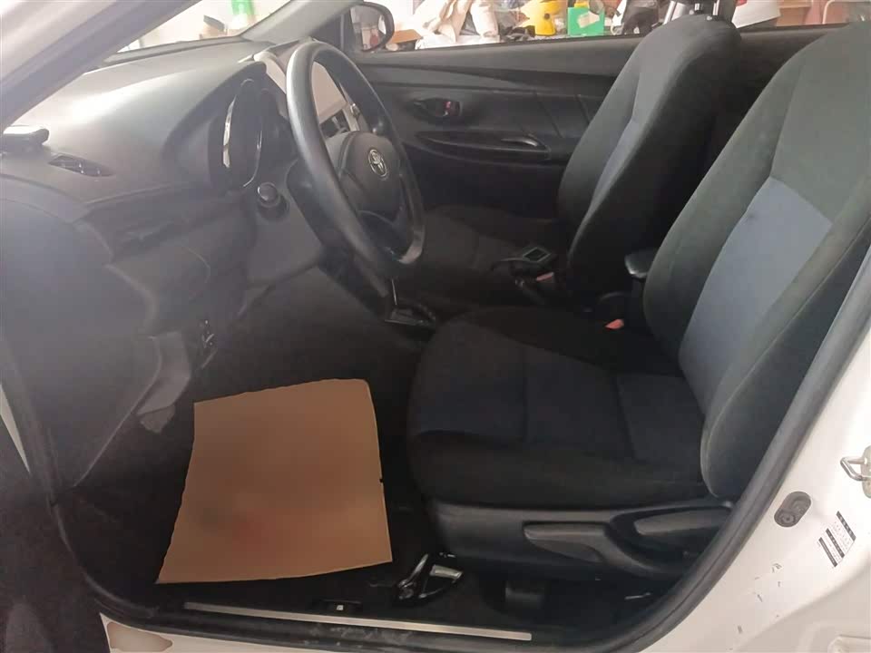 Toyota YARiS L to enjoy