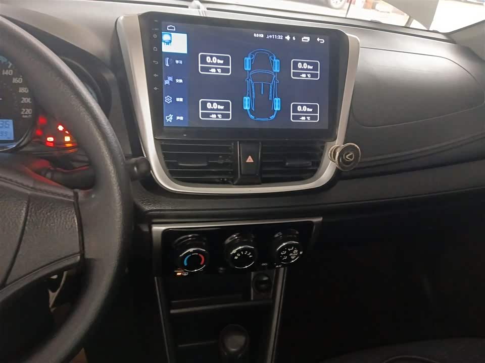 Toyota YARiS L to enjoy