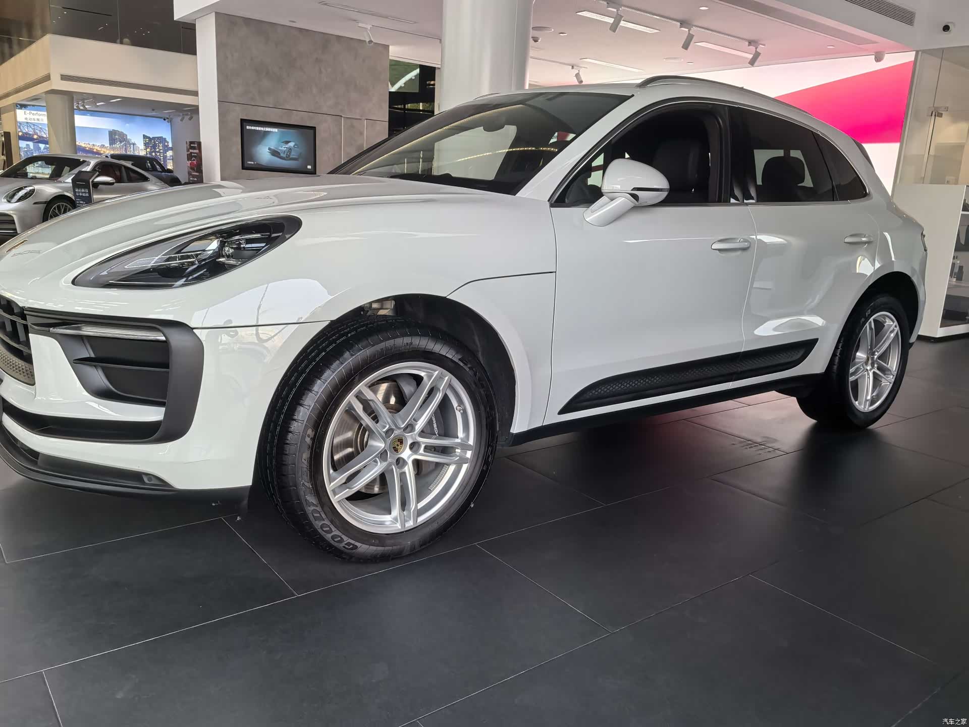 Porsche Macan, 2025 11