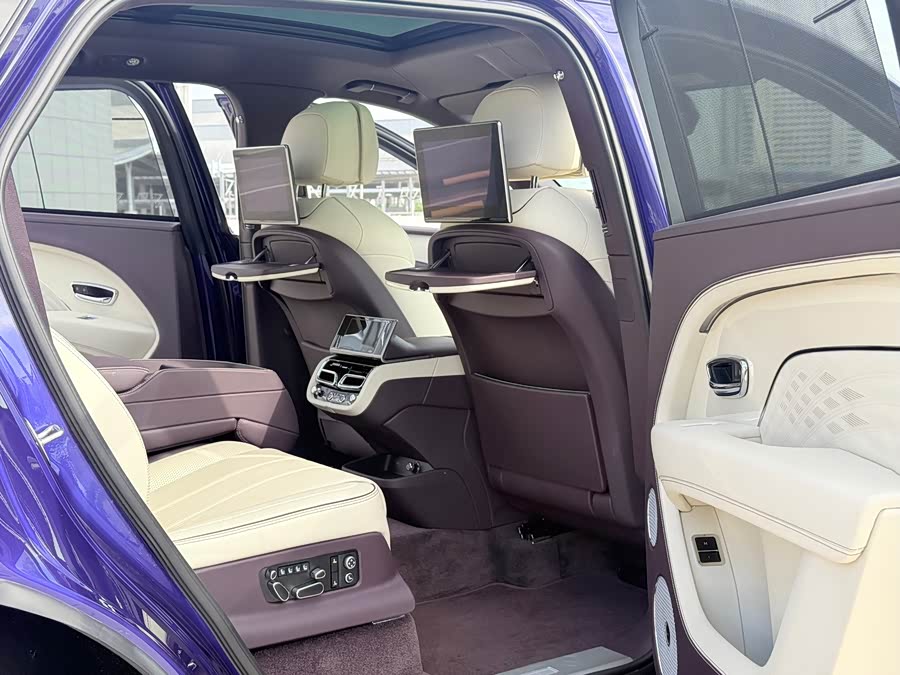 Bentley Bentayga 2023, фото 7