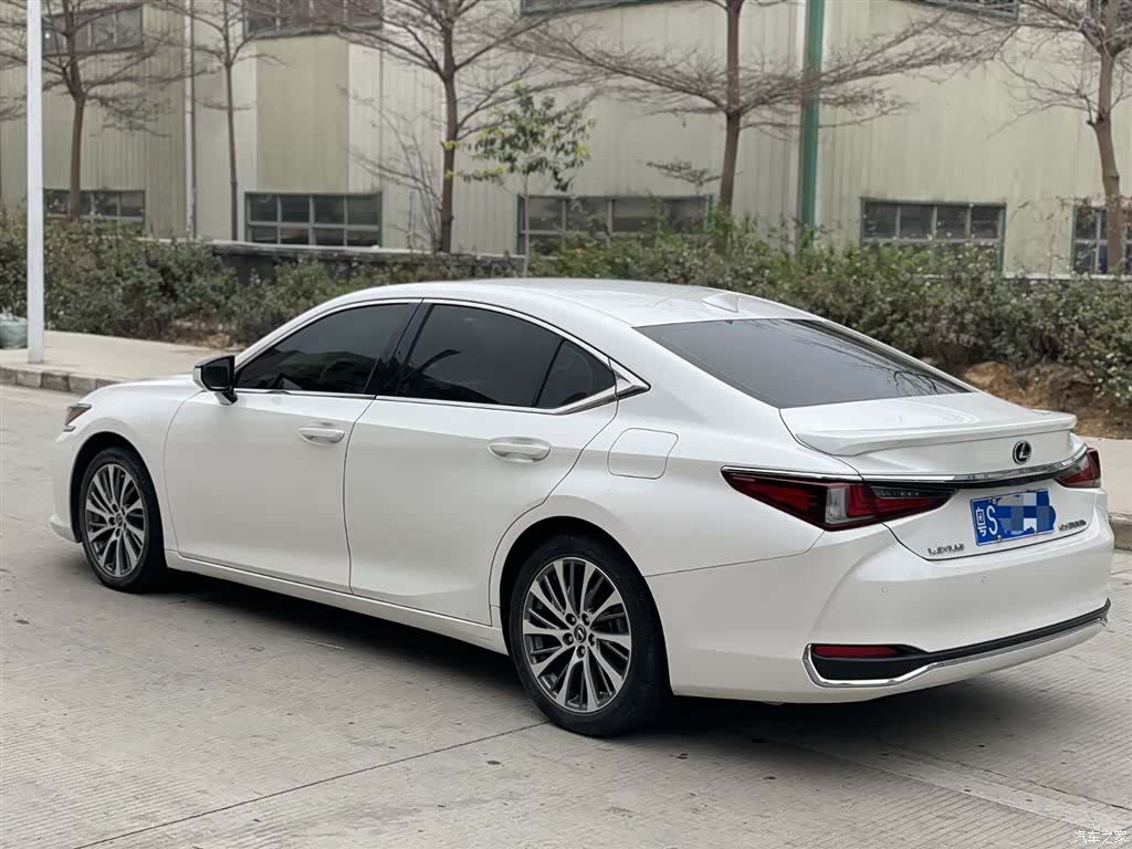 Lexus ES, 2021 4