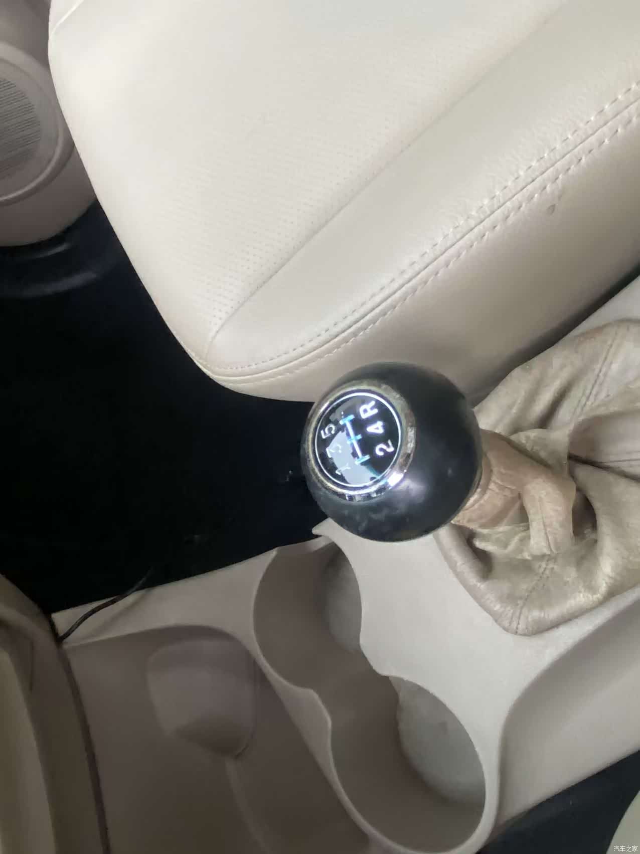 Kia GLS, 2011 20