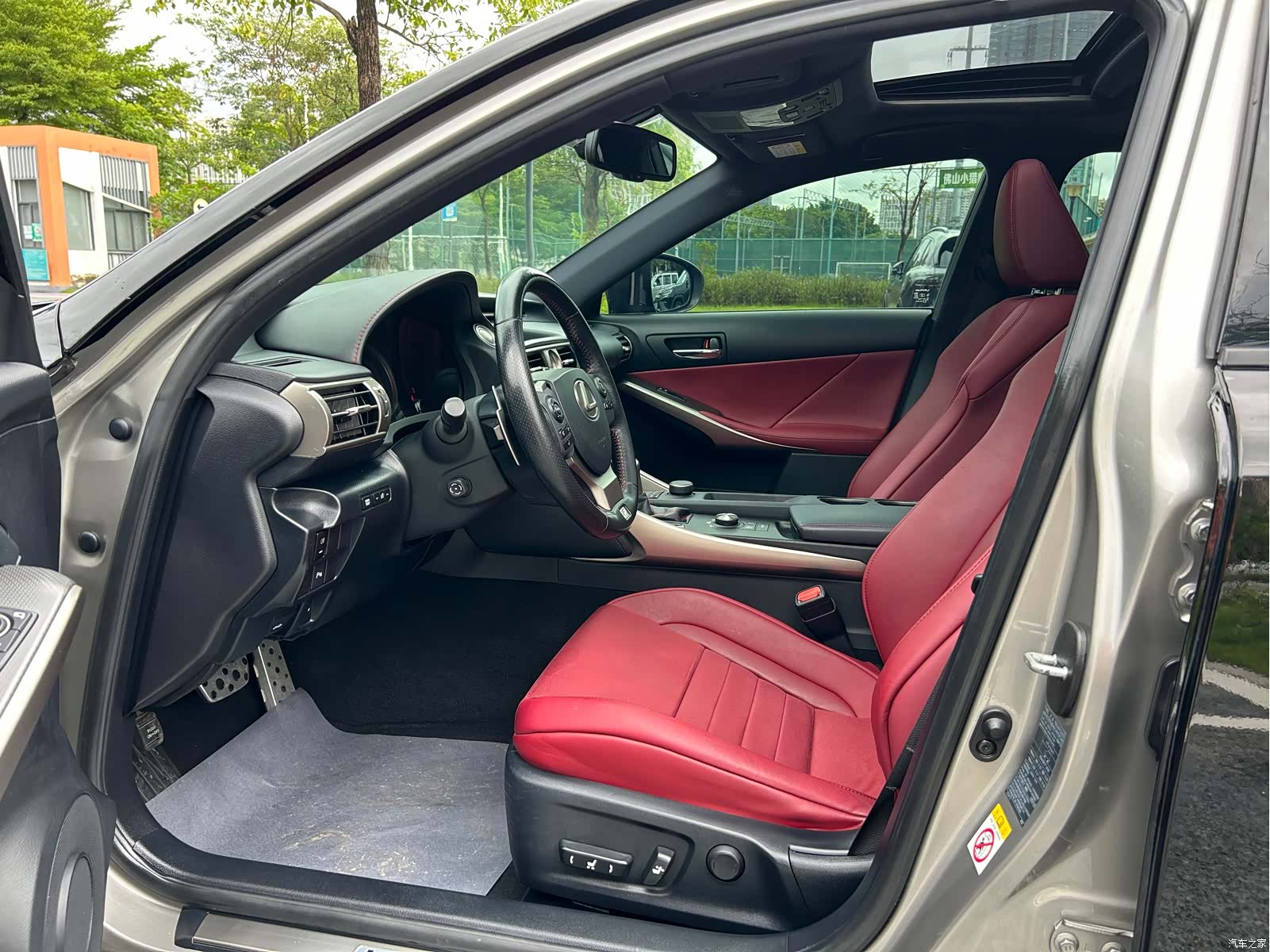 Lexus IS, 2016 8
