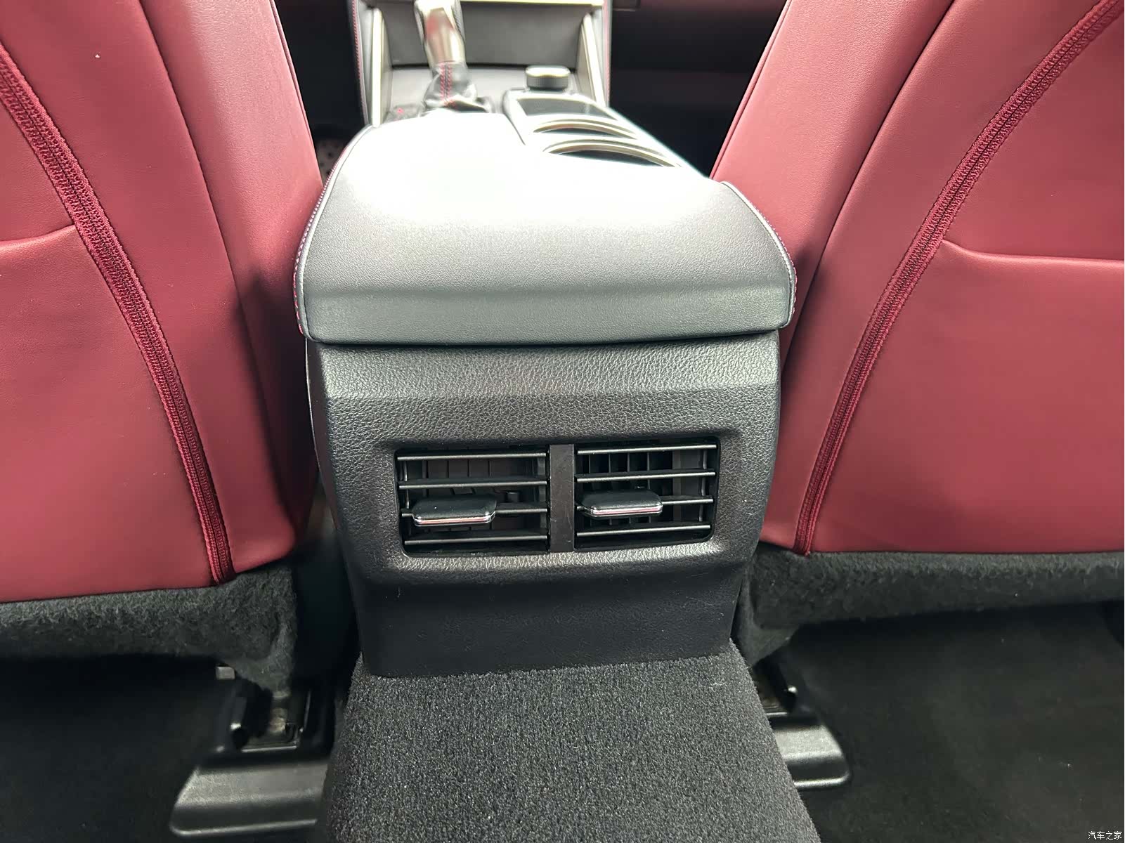 Lexus IS, 2016 27
