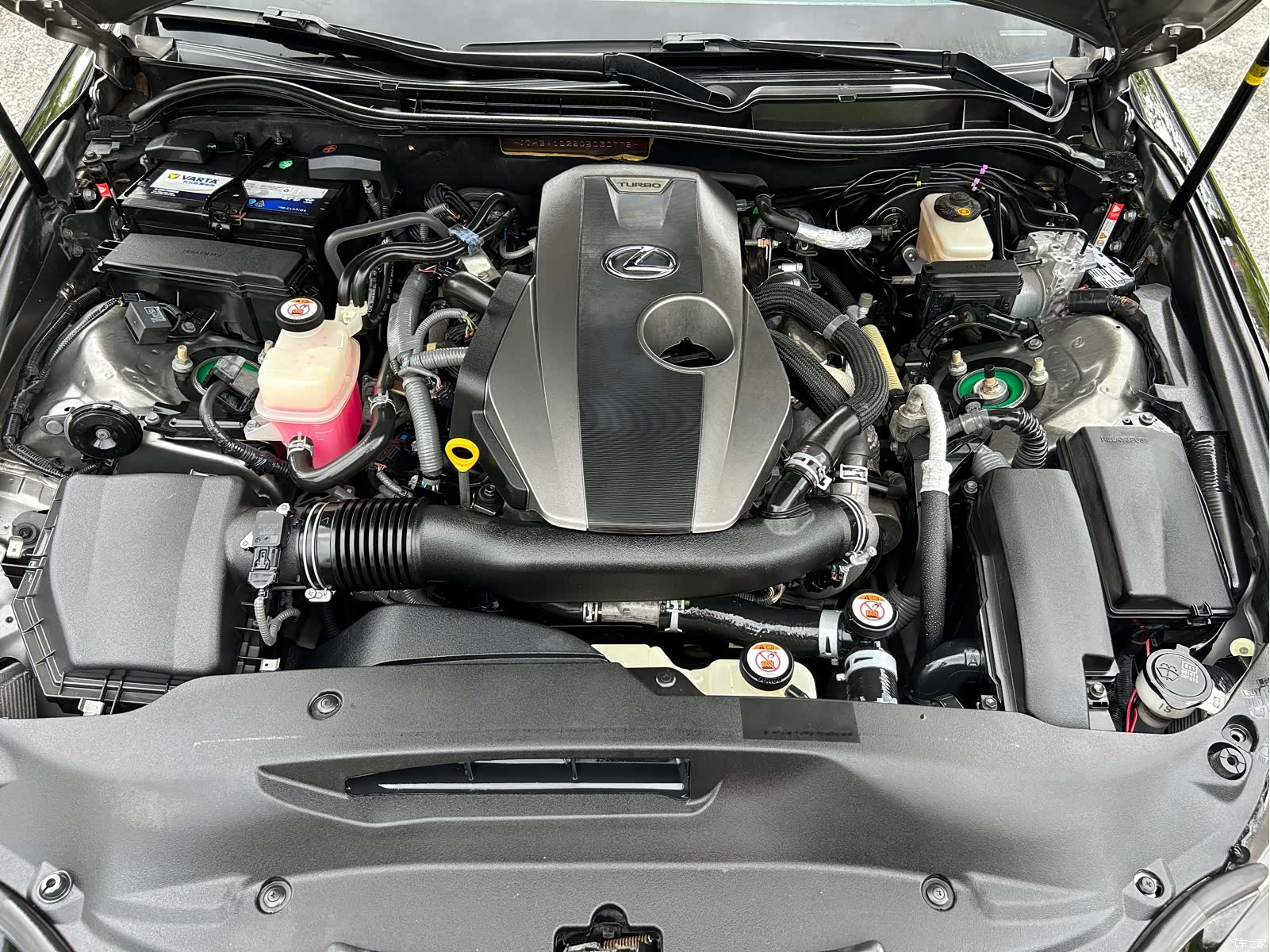Lexus IS, 2016 31