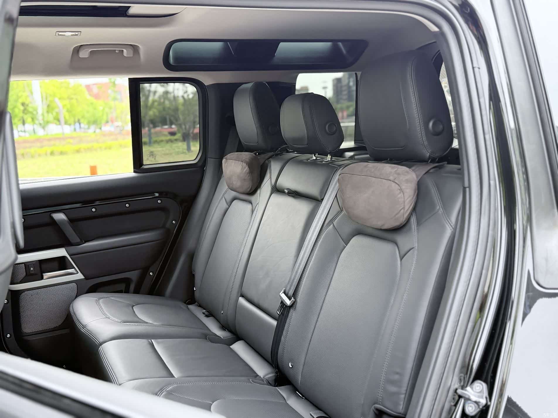 Land Rover Defender, 2024 22