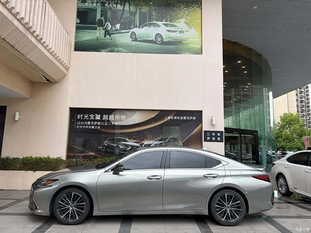 Lexus ES, 2022 2